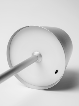 Лампа настольная d=11 см. h=38 см. 3 цвета, сенсорная регулировка яркости, нерж., серебристая LED POST-MODERN MGline /1/20/ ВДОХНОВЕНИЕ