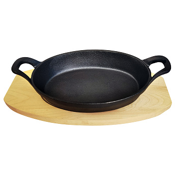 Сковорода порц. овальная 20,5*14,5 см. h=3,5 см. 0,75 л. чугун. с 2 ручками на дерев. подставке /1/